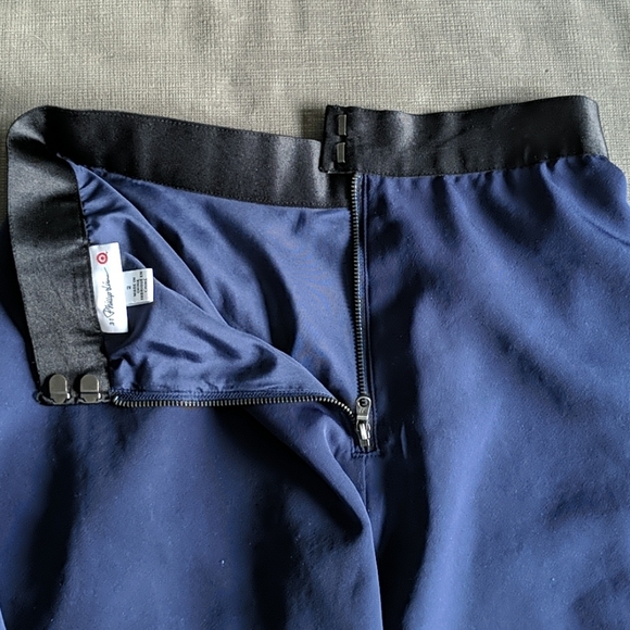 Navy blue/black knee length skirt - Picture 2 of 3
